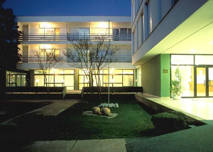 Donat מלון זאדאר